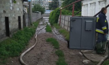 В Днепре вода из метро подтопила частные дома