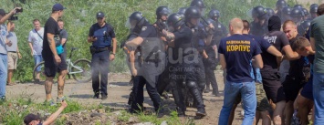 НацКорпус против полиции: что же произошло на Осокорках, - ФОТОРЕПОРТАЖ