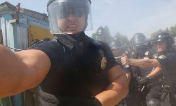 В Киеве во время столкновений из-за застройки полицейский применил слезоточивый газ против журналиста, - НСЖУ