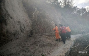 В Индонезии после землетрясения на горе заблокированы 560 альпинистов