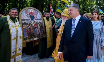 На крестном ходе была икона с изображением участника Майдана, воинов УПА и ВСУ