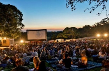 Бесплатные кинотеатры под открытым небом откроет «Москино» 1 августа