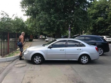 Я паркуюсь как: свежая фотоподборка наглых водителей в Одессы