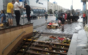 Украинская Венеция: улицы Львова заполонила большая вода