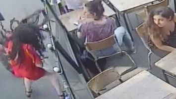 Францию шокировало видео избиения женщины за отказ в сексуальном контакте (Видео)