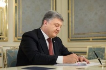 Порошенко поручил подготовить иск против России за ущерб на Донбассе