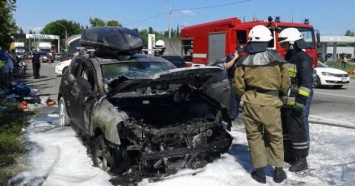 В Днепре на ходу загорелось авто с детьми, никто не мог помочь