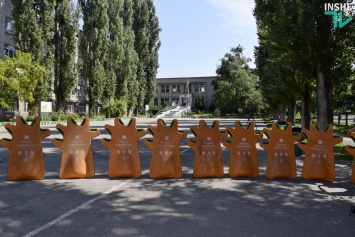 Не только на школы, а и на детские сады хватит: в Николаев прибыли 70 пластиковых «человечков» для сбора упаковок от соков и молока