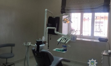 Полиция расследует смерть женщины в столичном стоматологическом центре