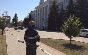 В Запорожской области из мэрии эвакуировали депутатов (ФОТО)