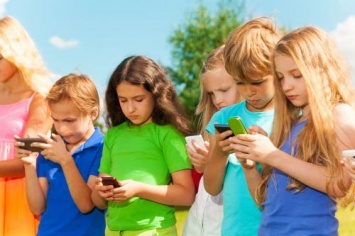 В Британии требуют принять закон о запрете на смартфоны для детей до 11 лет