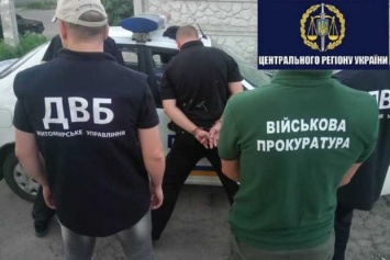 Житомирский полицейский задержан на взятке 5 тыс. гривен