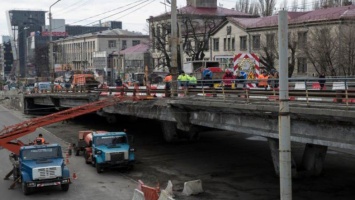 Уставший Шулявский мост в Киеве начали реконструировать: схемы объезда