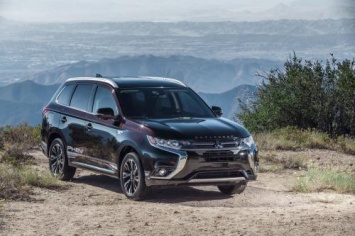 Обновленный кроссовер Mitsubishi Outlander доберется до России осенью