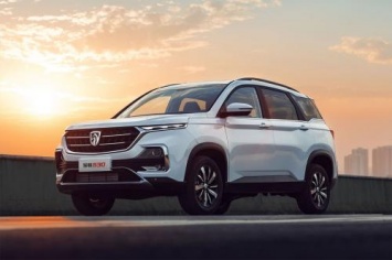 GM начнет продажи перелицованного кроссовера Baojun 530 под брендом Wuling