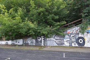 Креативный Днепр: какие граффити украшают городские стены