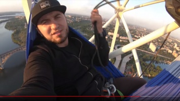 В Запорожье экстремал переночевал в гамаке на высоте 200 метров - видео