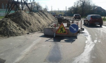 Одну из магистральных улиц Николаева изрыли «кроты»: «Сегодня пять заборчиков»