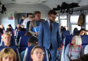 На линию Киев-Фастов выпущена капитально отремонтированная 10-вагонная электричка