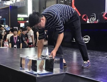 В Китае представили первый ноутбук для водолазов