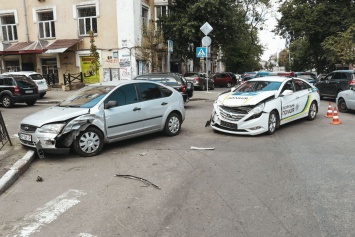 Новый ляп Нацполиции: уже более 1514 служебных автомобилей разбиты полицейскими