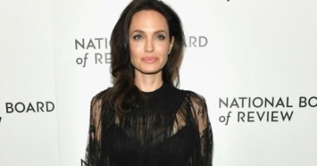 Слишком мало денег: Анджелина Джоли пожаловалась на Брэда Питта