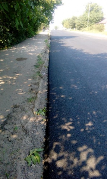 Жители Широкой Балки возмущены: после ремонта дороги с них отдельно требуют по 2 тысячи за каждый съезд