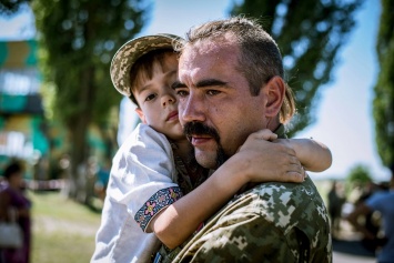 Защитники 93-ей бригады вернулись в мирную Украину: трогательные фото