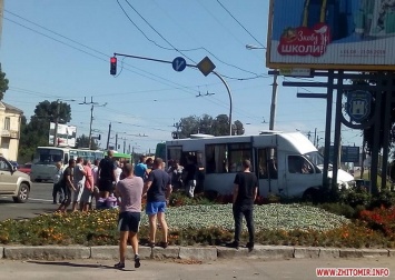 ДТП в Житомире. У маршрутки, полной пассажиров, на ходу отказали тормоза