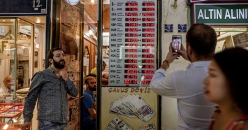 На Уолл-стрит оценили риск "цепной реакции" после обвала турецкой лиры