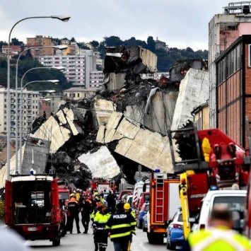В Генуе приостановили спасательную операцию возле обрушенного моста
