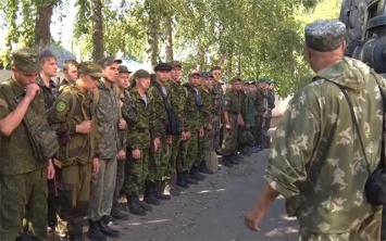 На оккупированном Донбассе боевики учат местных детей воевать (ВИДЕО)