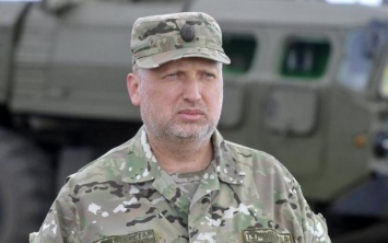 Турчинов выведет на улицы Украины десятки тысяч военных