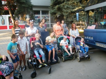 В Николаеве на оздоровление отправились 10 детей с инвалидностью вместе с родителями