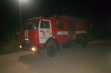 В Бердянске вблизи гаражного кооператива произошел масштабный пожар