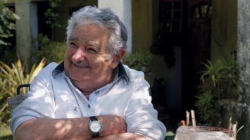 "Самый бедный в мире президент" Уругвая отказался от пенсии