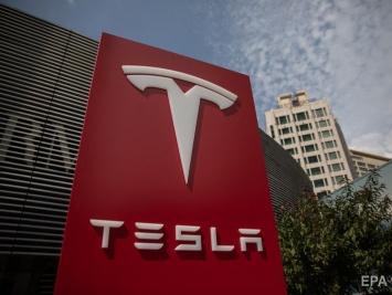 Маск заявил критикам, что Tesla - одна из двух американскими автокомпаний, которые избежали банкротства