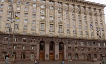 Полиция и камеры: В КГГА рассказали, как охраняется здание столичной администрации (видео)