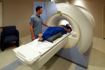 Увеличение скорости МРТ-сканирования при помощи обучающегося ИИ