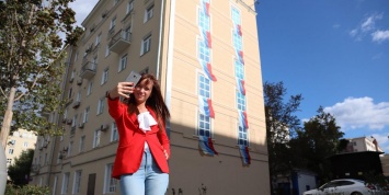 В Москве появилось граффити, посвященное Дню флага