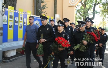 В Харькове простились с убитым возле мэрии полицейским