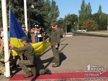 Возле криворожского горисполкома развивается один из главных символов украинского государства