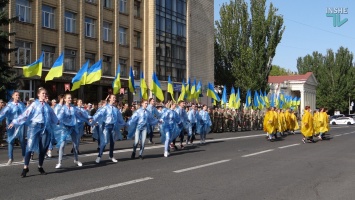 День флага Украины в Николаеве: тысячи горожан вышли на Соборную площадь