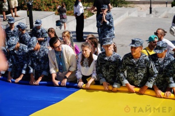 День украинского флага: в Одессе развернули 27-метровое «жовто-блакитное» полотнище