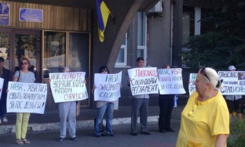 В Киеве продолжаются масштабные протесты под НАПК