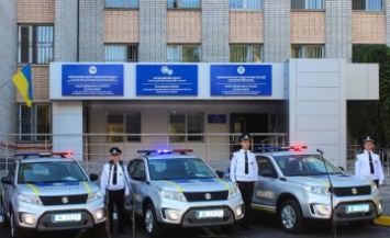 Петр Порошенко вручил 27 новых внедорожников областному управлению полиции