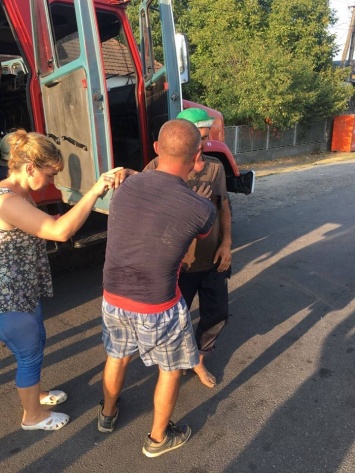"Шел по дороге без обуви". В Закарпатской области спасли мужчину, которого искали больше недели