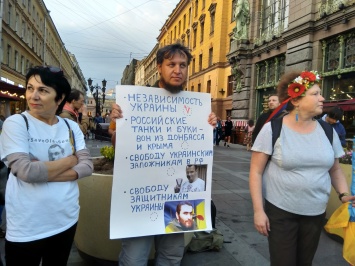 Петербургские активисты поздравили Украину с Днем независимости