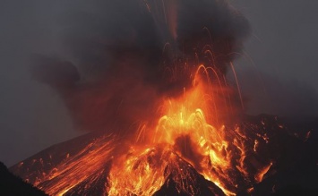 Крупнейший вулкан Европы проснулся, лава сжигает все на своем пути: жуткие кадры