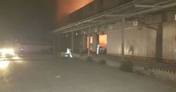 Масштабный пожар на Закарпатье: сгорели склады Новой почты